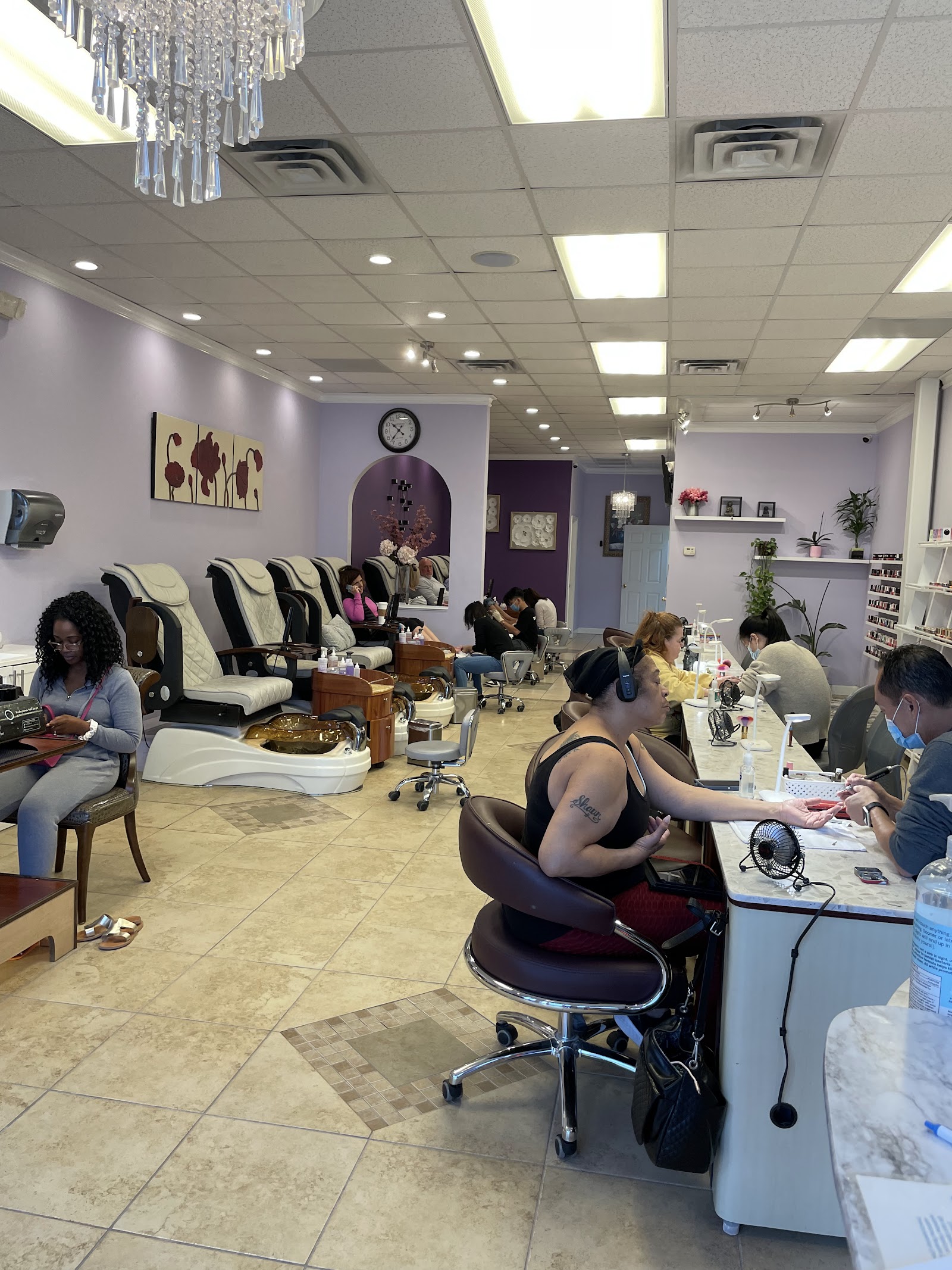 Beautiful Nails & Spa logo